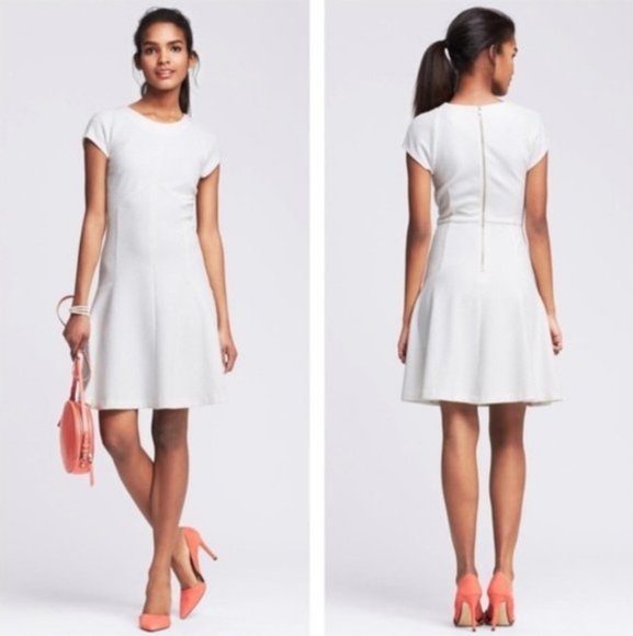 ๐2/50$ Banana Republic Waffle texture dress - Picture 2 of 3